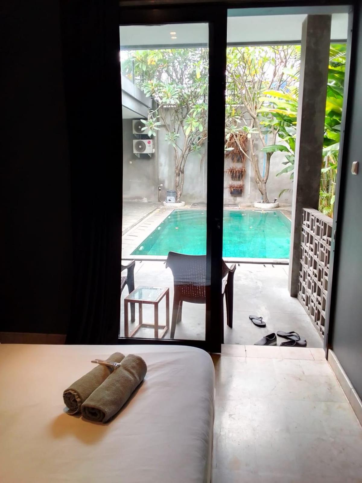 Escotel Casa De Luga Jakarta Exterior foto