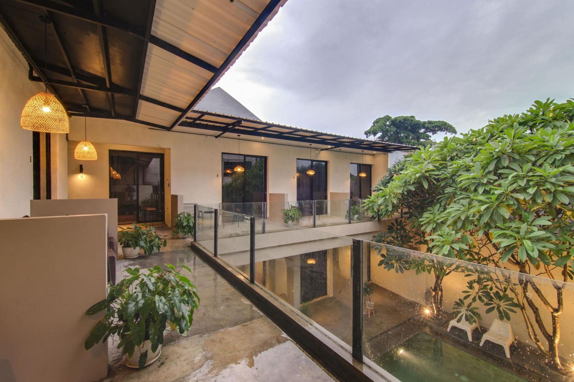 Escotel Casa De Luga Jakarta Exterior foto