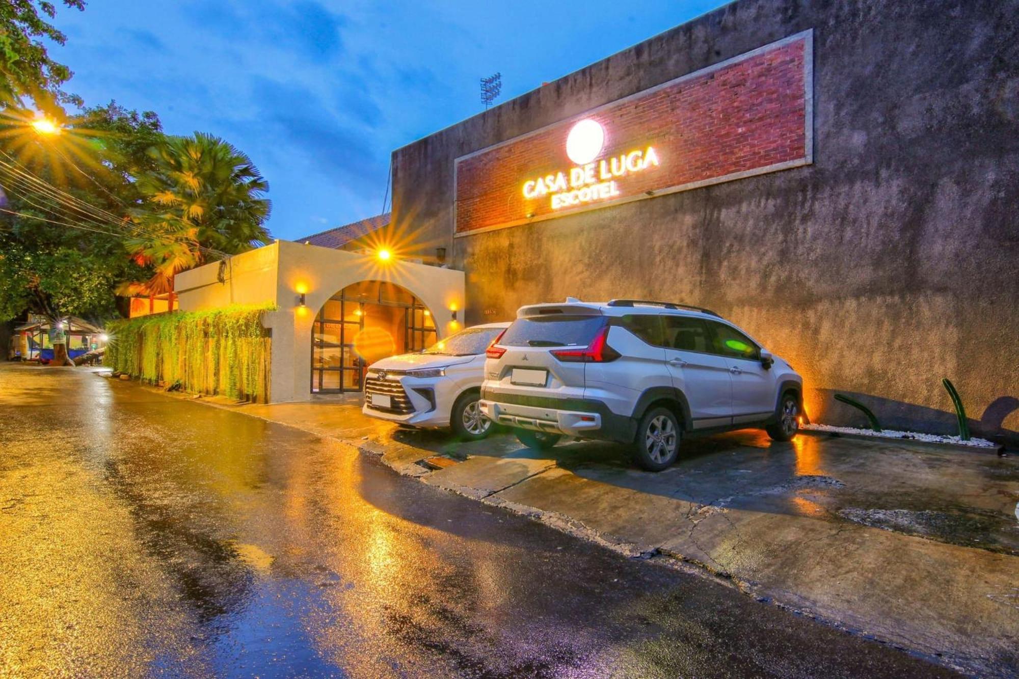Escotel Casa De Luga Jakarta Exterior foto